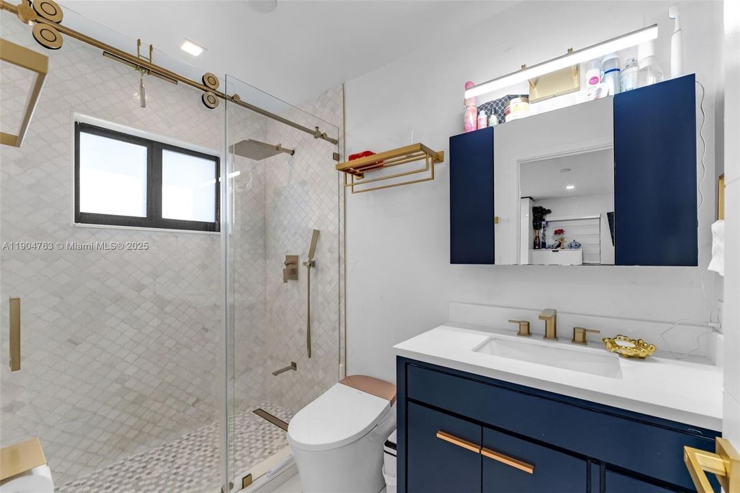 Recently Rented: $4,000 (4 beds, 2 baths, 1426 Square Feet)