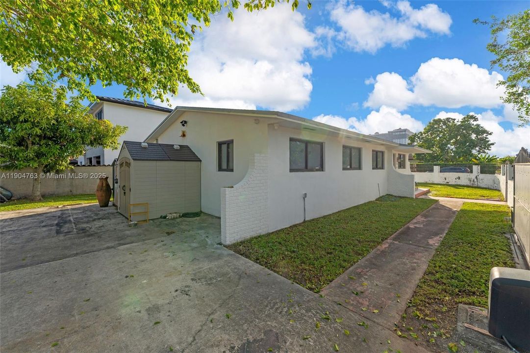 Recently Rented: $4,000 (4 beds, 2 baths, 1426 Square Feet)