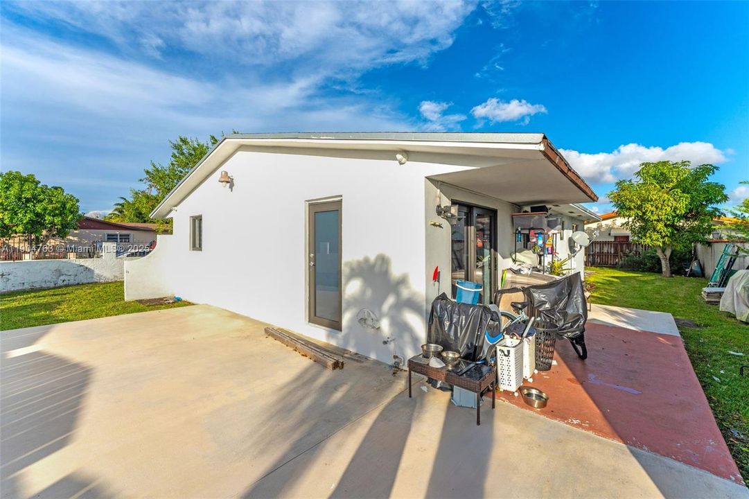 Recently Rented: $4,000 (4 beds, 2 baths, 1426 Square Feet)