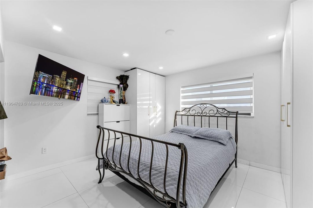 Recently Rented: $4,000 (4 beds, 2 baths, 1426 Square Feet)