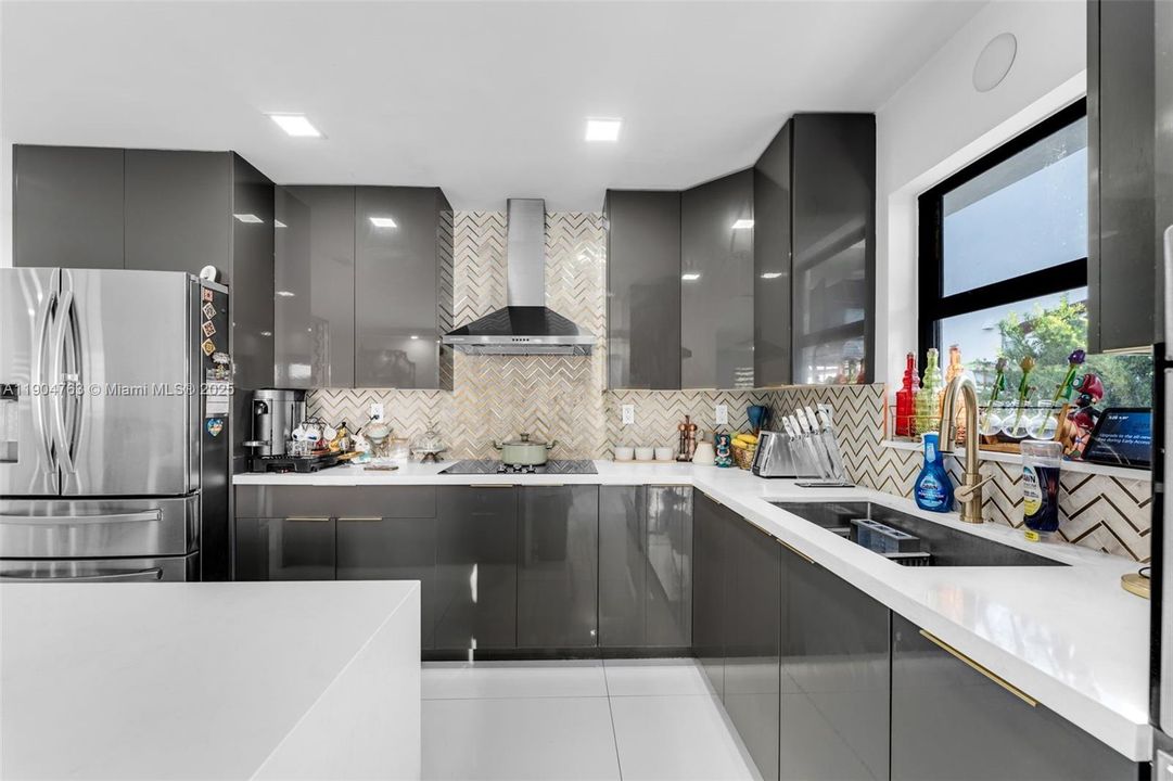 Recently Rented: $4,000 (4 beds, 2 baths, 1426 Square Feet)