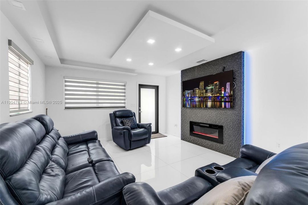 Recently Rented: $4,000 (4 beds, 2 baths, 1426 Square Feet)