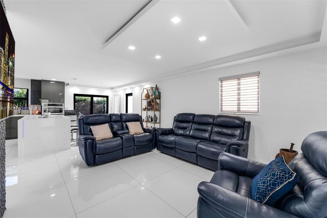 Recently Rented: $4,000 (4 beds, 2 baths, 1426 Square Feet)