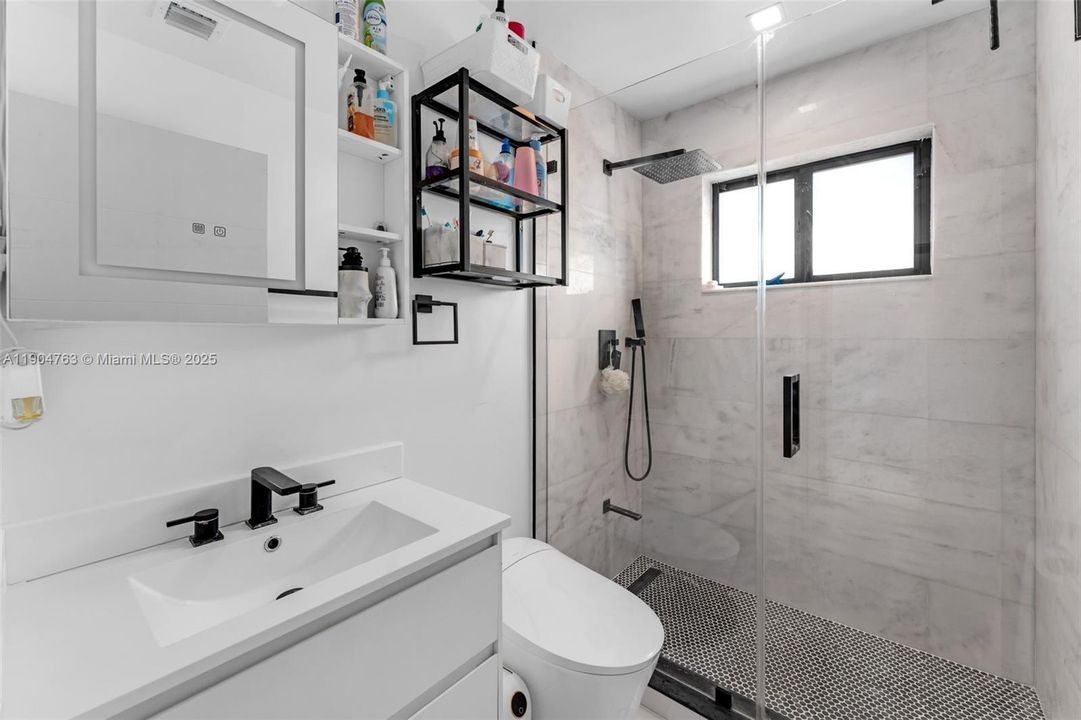 Recently Rented: $4,000 (4 beds, 2 baths, 1426 Square Feet)