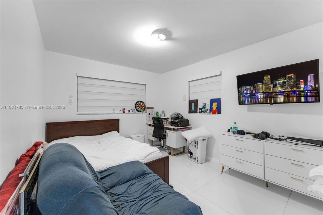 Recently Rented: $4,000 (4 beds, 2 baths, 1426 Square Feet)