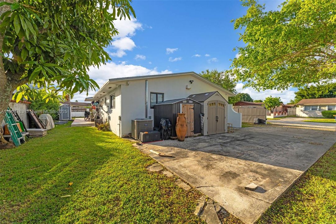 Recently Rented: $4,000 (4 beds, 2 baths, 1426 Square Feet)