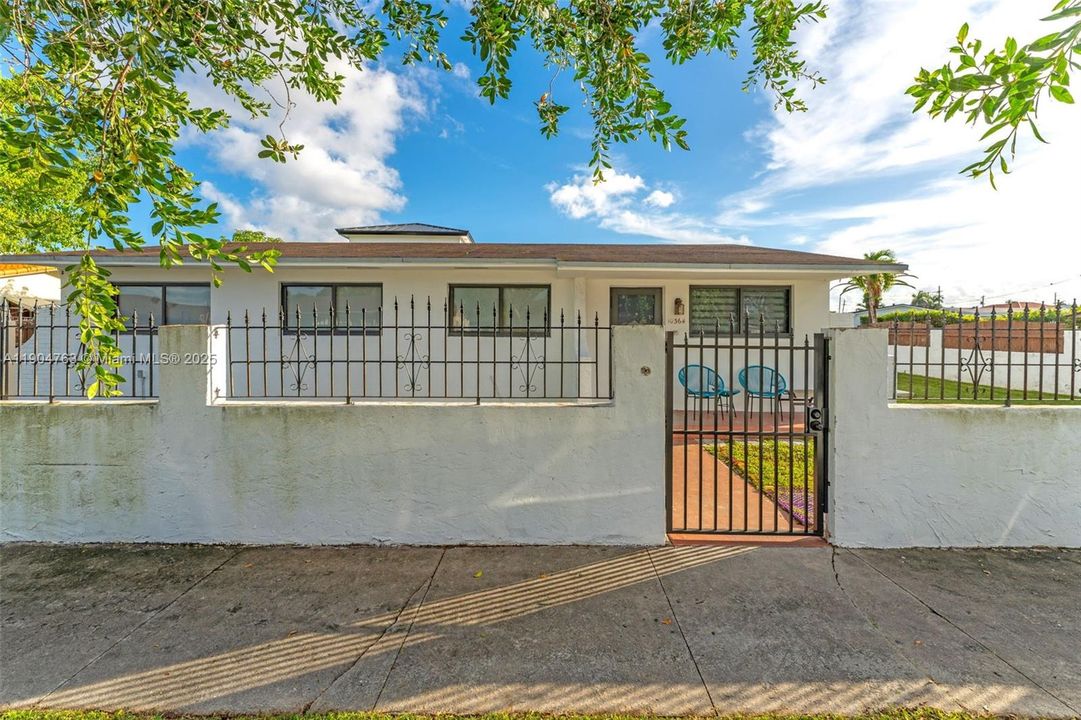 Recently Rented: $4,000 (4 beds, 2 baths, 1426 Square Feet)