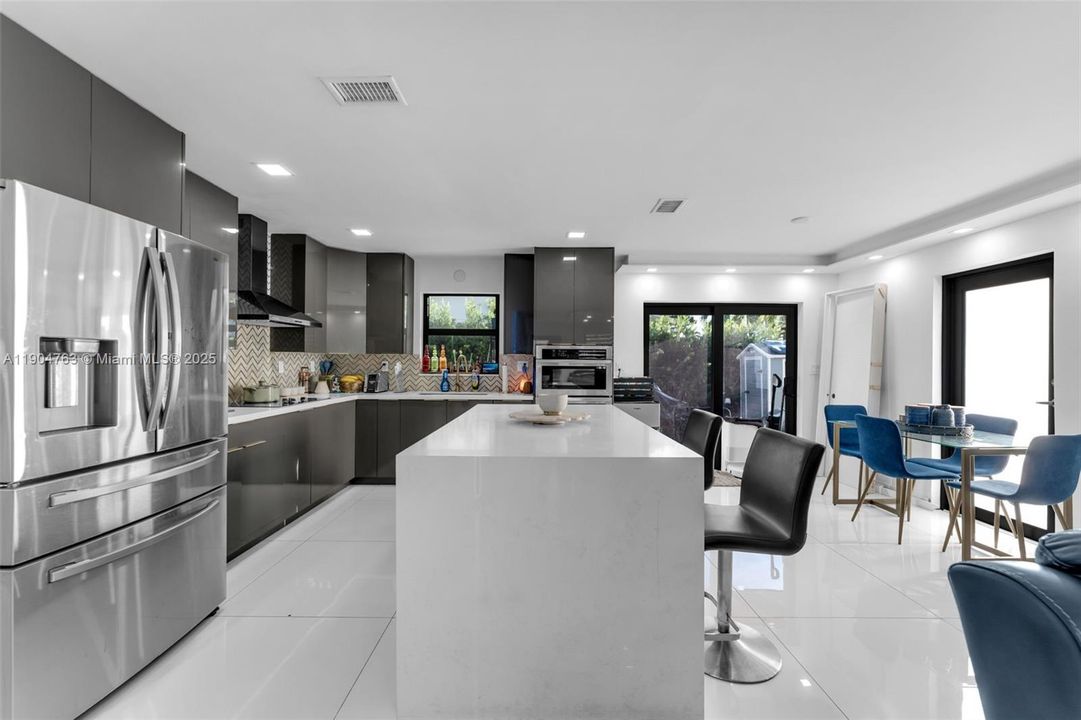 Recently Rented: $4,000 (4 beds, 2 baths, 1426 Square Feet)