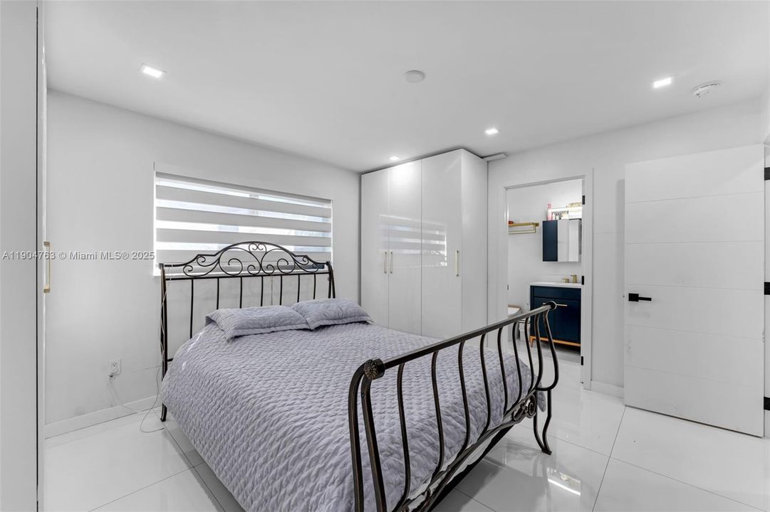 Recently Rented: $4,000 (4 beds, 2 baths, 1426 Square Feet)