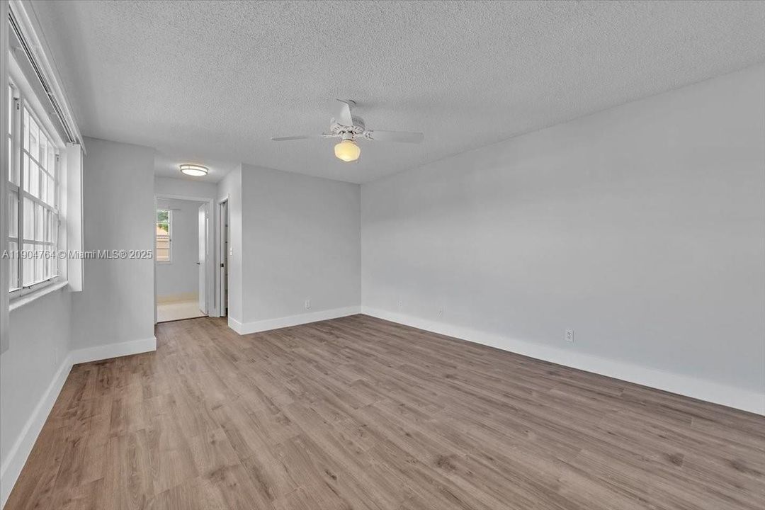 Activo con contrato: $3,000 (3 camas, 2 baños, 1666 Pies cuadrados)