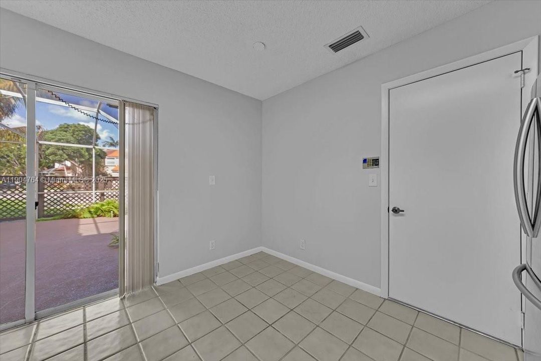 Activo con contrato: $3,000 (3 camas, 2 baños, 1666 Pies cuadrados)