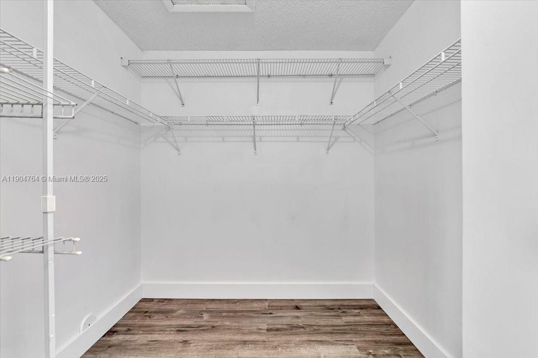 Activo con contrato: $3,000 (3 camas, 2 baños, 1666 Pies cuadrados)