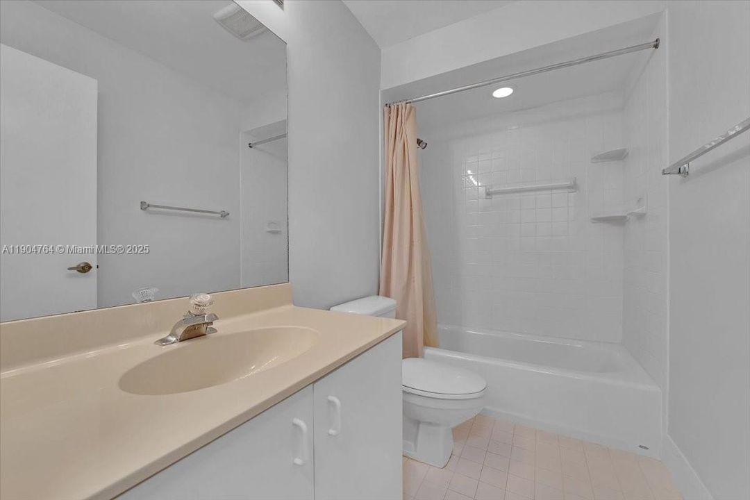 Activo con contrato: $3,000 (3 camas, 2 baños, 1666 Pies cuadrados)