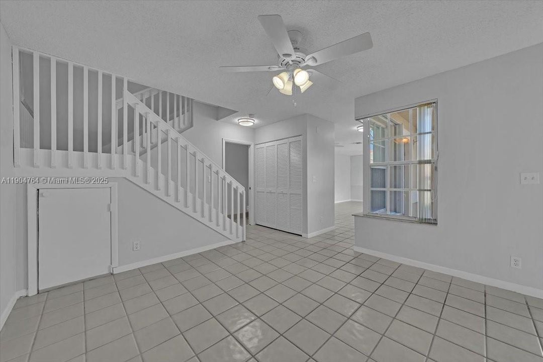 Activo con contrato: $3,000 (3 camas, 2 baños, 1666 Pies cuadrados)