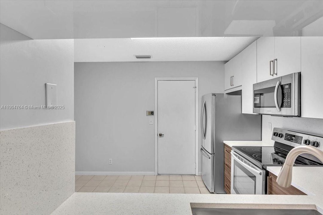 Activo con contrato: $3,000 (3 camas, 2 baños, 1666 Pies cuadrados)