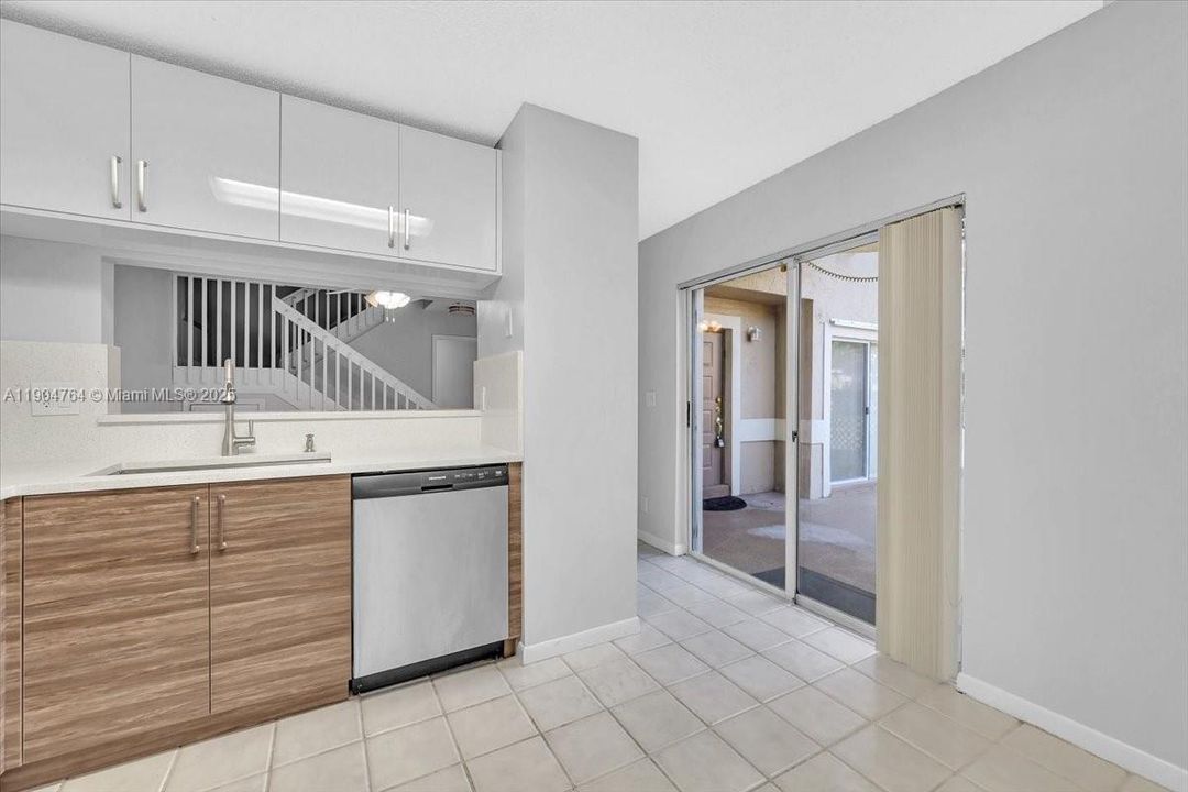 Activo con contrato: $3,000 (3 camas, 2 baños, 1666 Pies cuadrados)