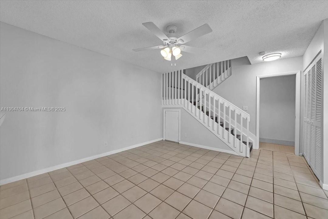 Activo con contrato: $3,000 (3 camas, 2 baños, 1666 Pies cuadrados)