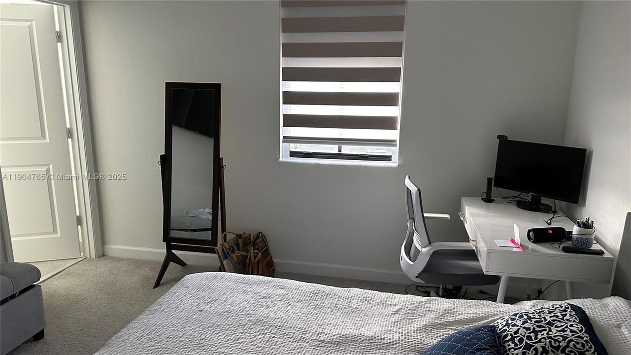 Active With Contract: $2,650 (3 beds, 3 baths, 1328 Square Feet)