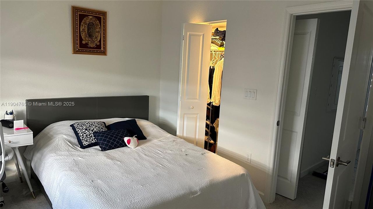 Active With Contract: $2,650 (3 beds, 3 baths, 1328 Square Feet)