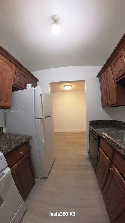 For Sale: $149,000 (1 beds, 1 baths, 580 Square Feet)