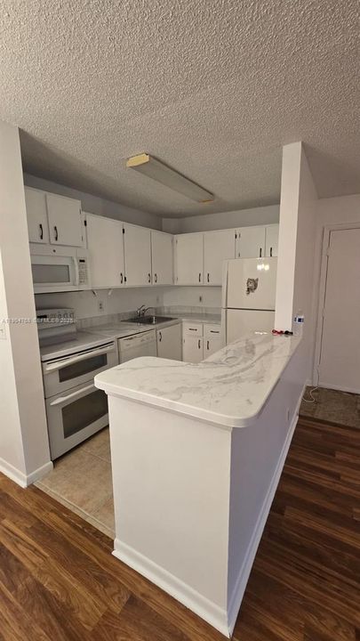 Active With Contract: $1,820 (1 beds, 1 baths, 734 Square Feet)