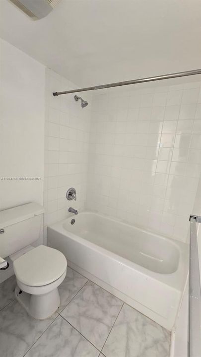 Active With Contract: $1,820 (1 beds, 1 baths, 734 Square Feet)