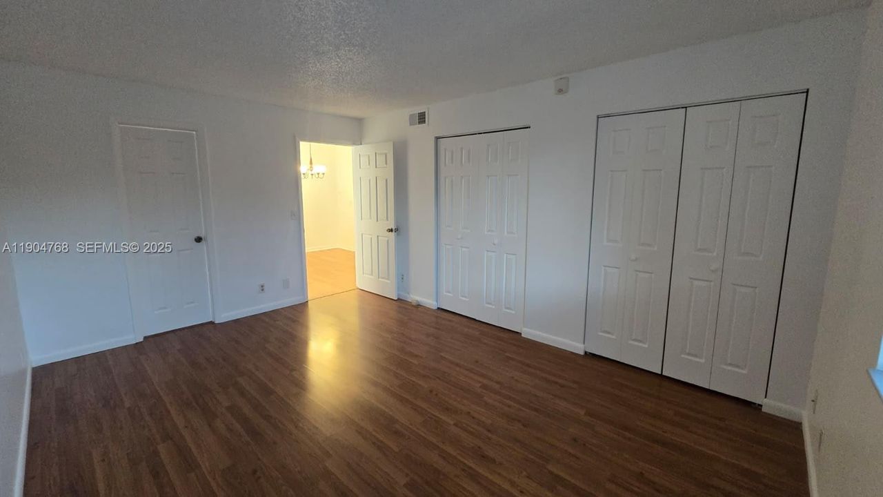 Active With Contract: $1,820 (1 beds, 1 baths, 734 Square Feet)