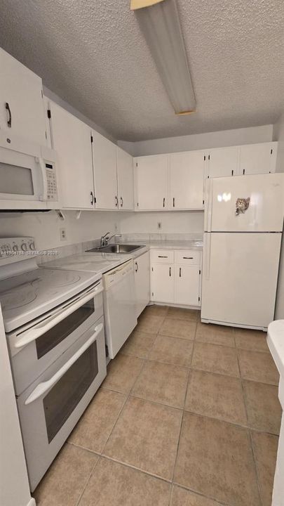 Active With Contract: $1,820 (1 beds, 1 baths, 734 Square Feet)
