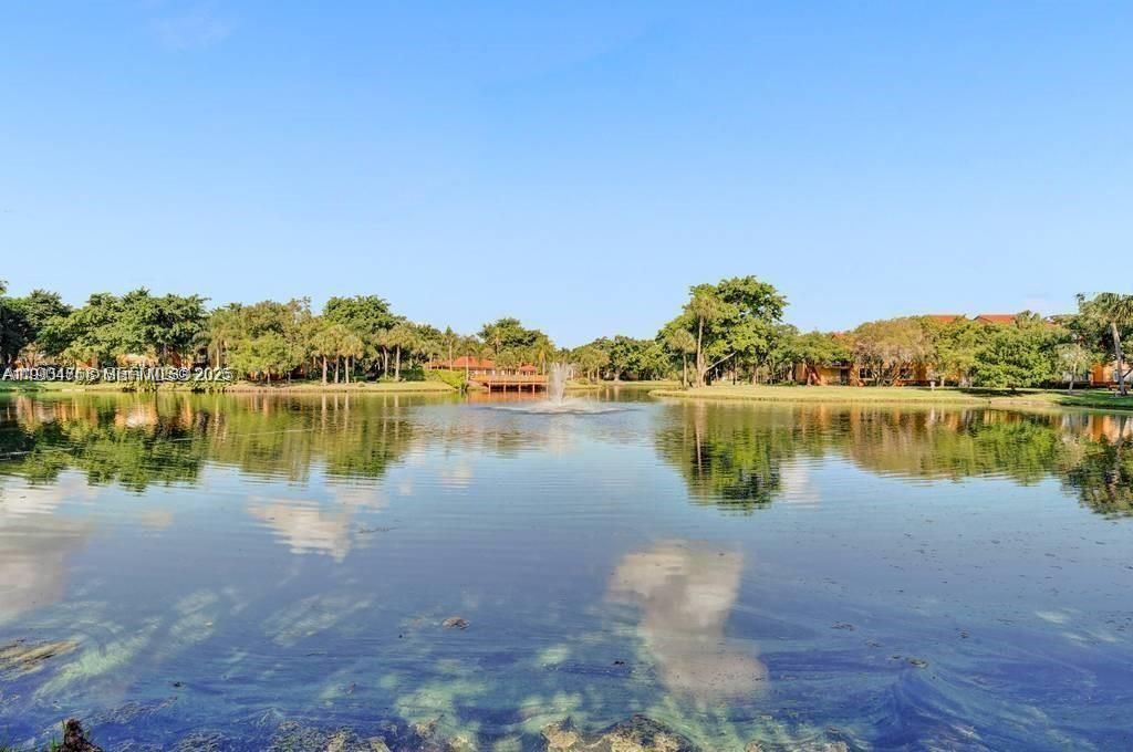 Active With Contract: $1,820 (1 beds, 1 baths, 734 Square Feet)