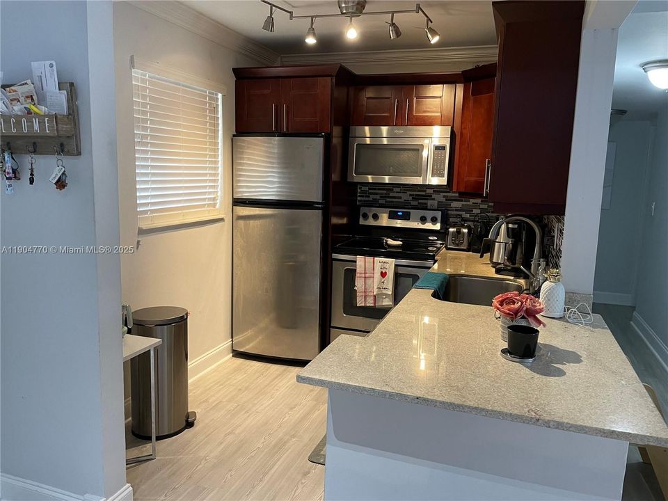 En Venta: $285,000 (2 camas, 2 baños, 901 Pies cuadrados)