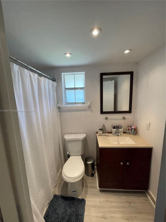 En Venta: $285,000 (2 camas, 2 baños, 901 Pies cuadrados)