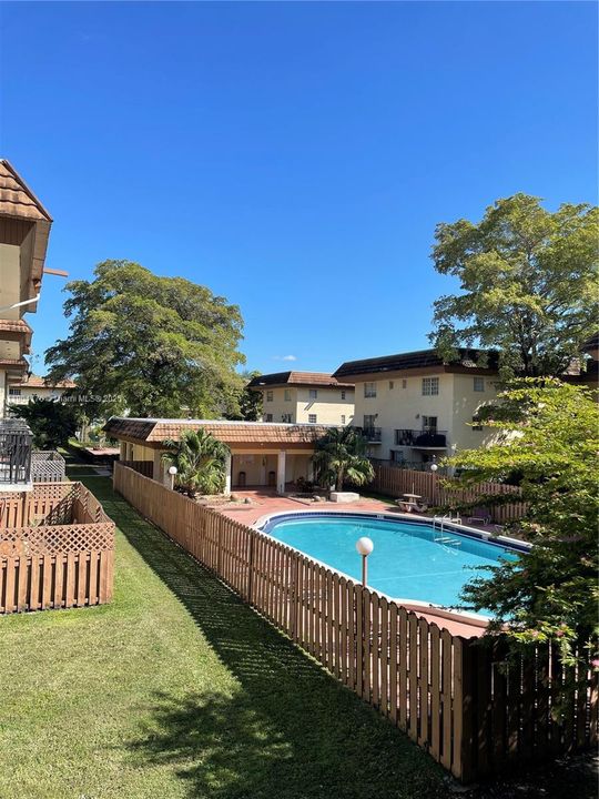 En Venta: $285,000 (2 camas, 2 baños, 901 Pies cuadrados)