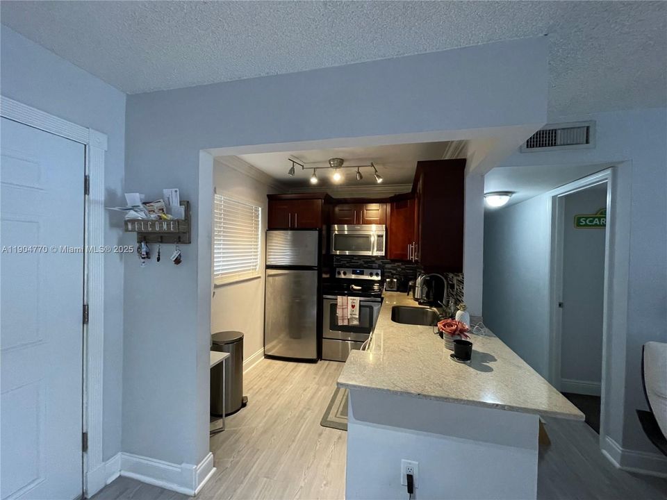 En Venta: $285,000 (2 camas, 2 baños, 901 Pies cuadrados)