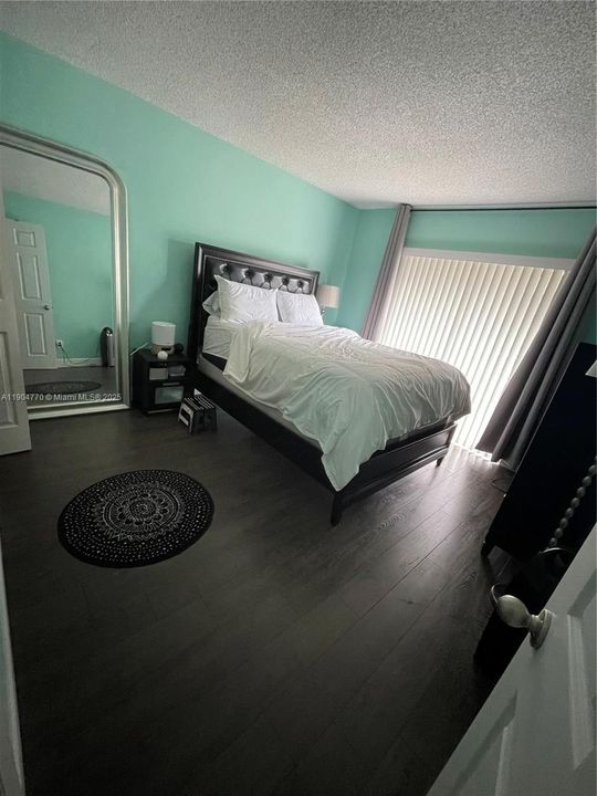 En Venta: $285,000 (2 camas, 2 baños, 901 Pies cuadrados)