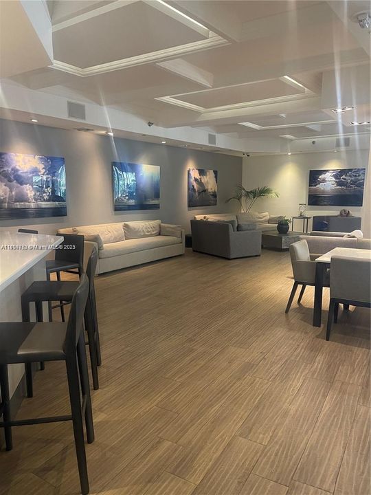 For Rent: $3,000 (1 beds, 1 baths, 550 Square Feet)