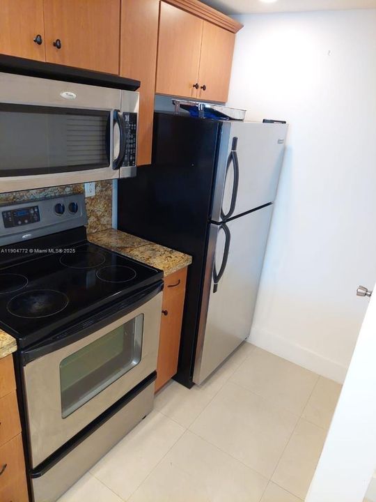 For Rent: $3,000 (1 beds, 1 baths, 550 Square Feet)