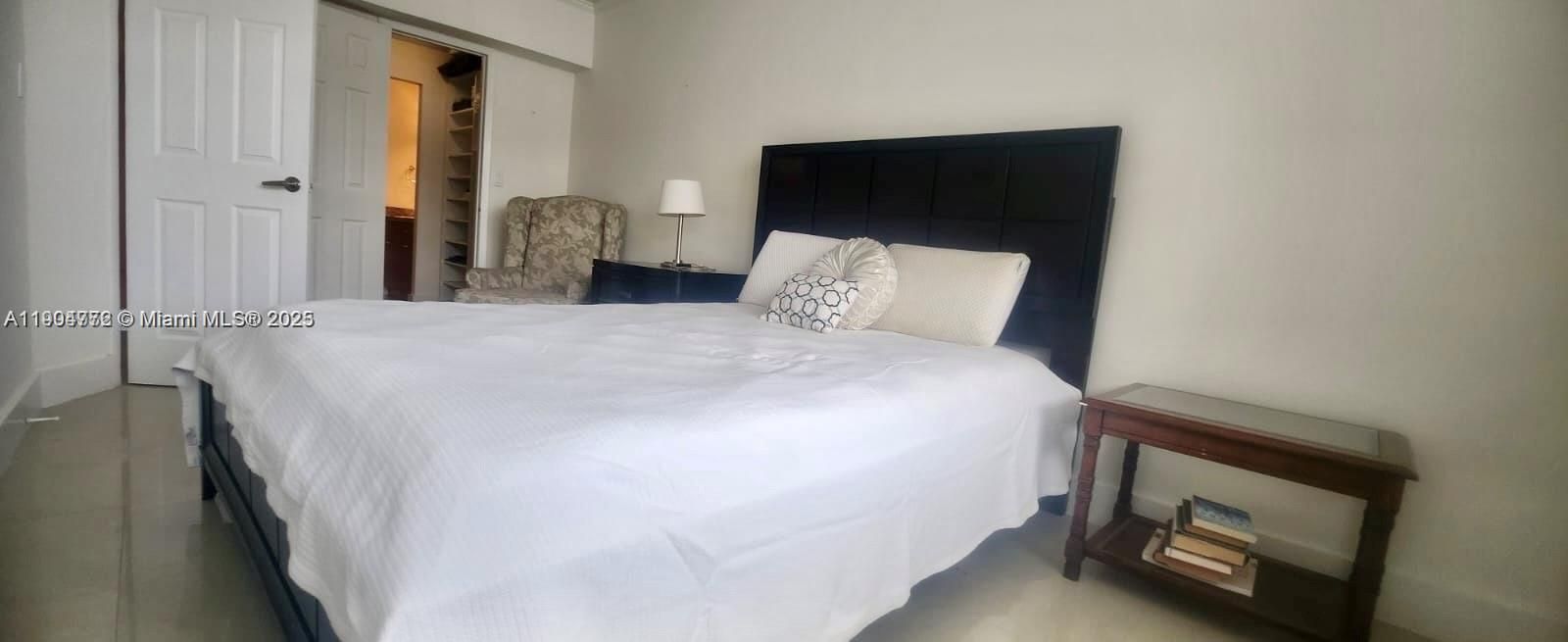 For Rent: $3,000 (1 beds, 1 baths, 550 Square Feet)