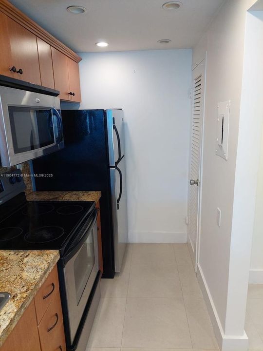 For Rent: $3,000 (1 beds, 1 baths, 550 Square Feet)