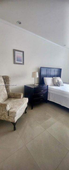 For Rent: $3,000 (1 beds, 1 baths, 550 Square Feet)