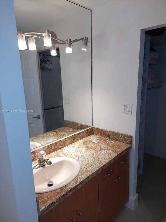 For Rent: $3,000 (1 beds, 1 baths, 550 Square Feet)