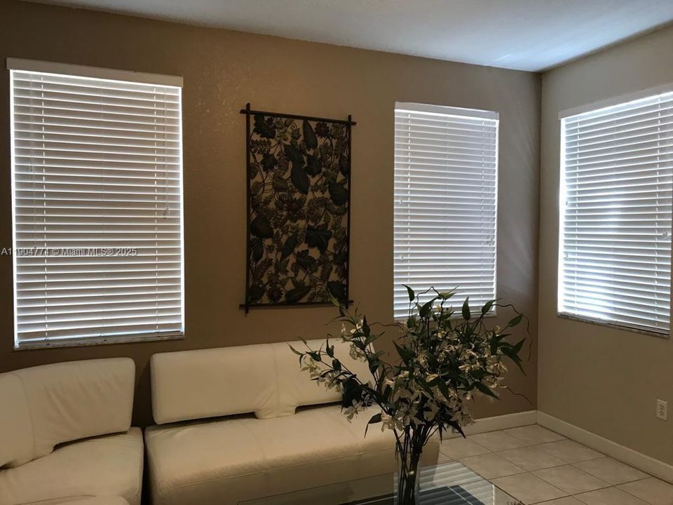 En Venta: $580,000 (3 camas, 2 baños, 1683 Pies cuadrados)