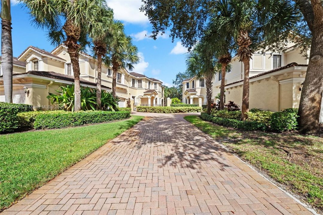 For Sale: $680,000 (3 beds, 2 baths, 1600 Square Feet)