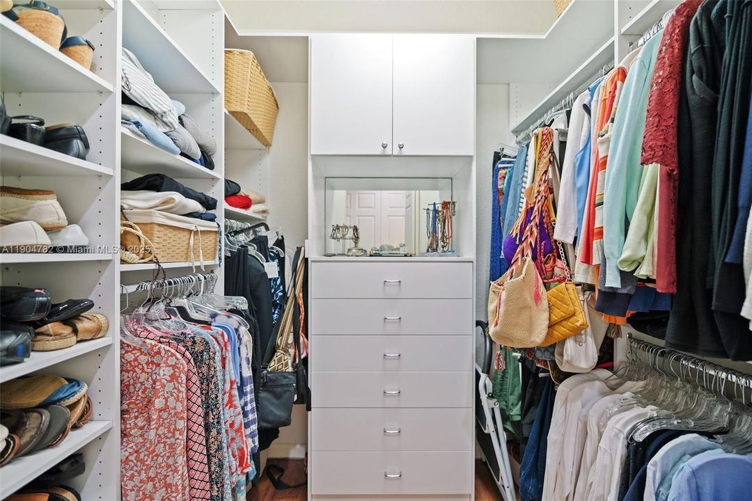 For Sale: $680,000 (3 beds, 2 baths, 1600 Square Feet)