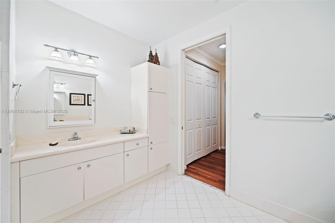 For Sale: $680,000 (3 beds, 2 baths, 1600 Square Feet)