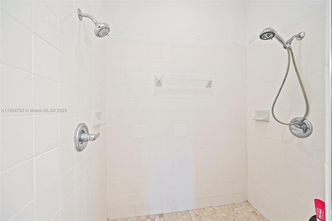 For Sale: $680,000 (3 beds, 2 baths, 1600 Square Feet)