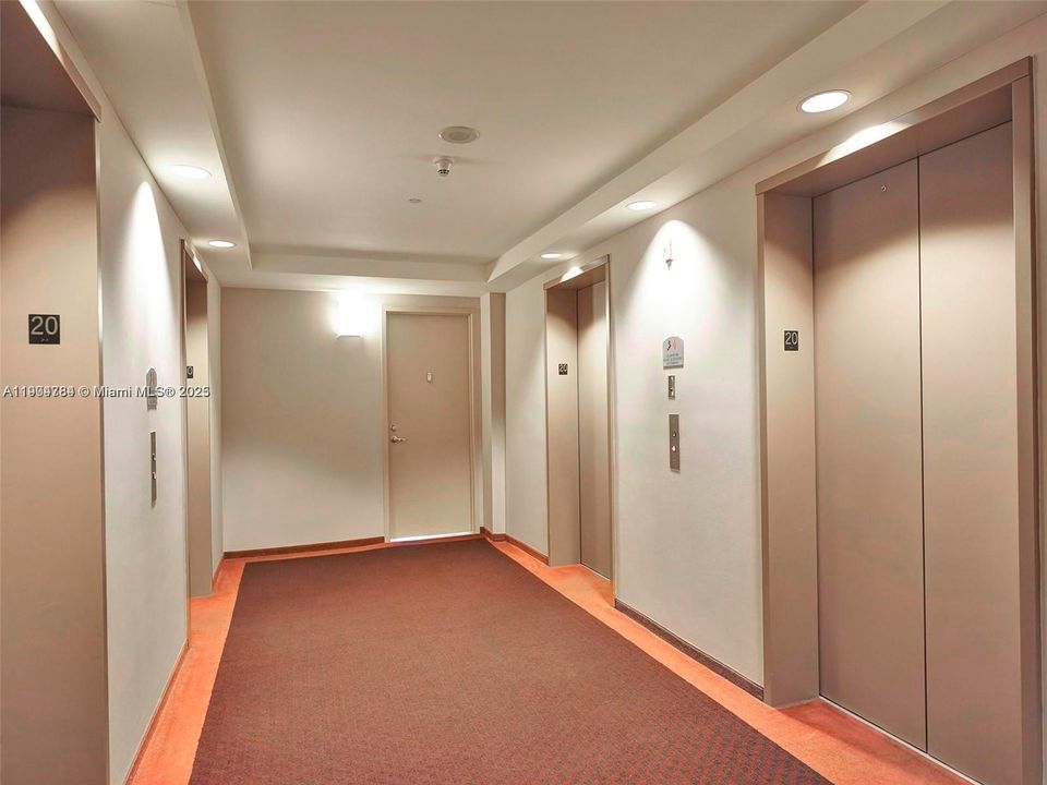 出租: $4,000 (2 贝兹, 2 浴室, 1120 平方英尺)