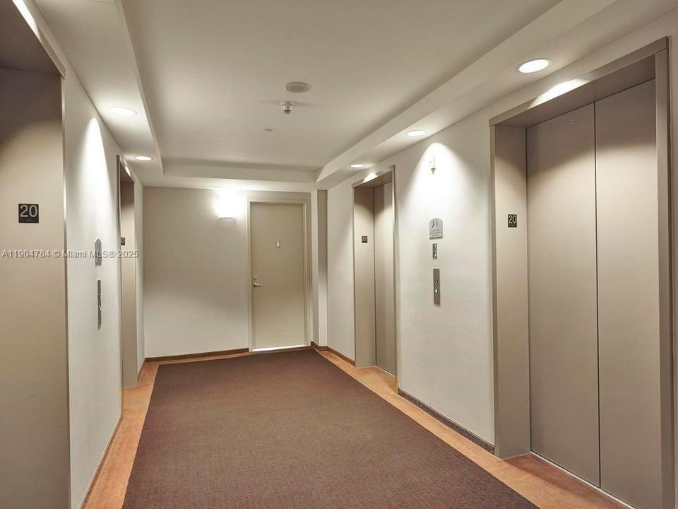 出租: $4,000 (2 贝兹, 2 浴室, 1120 平方英尺)