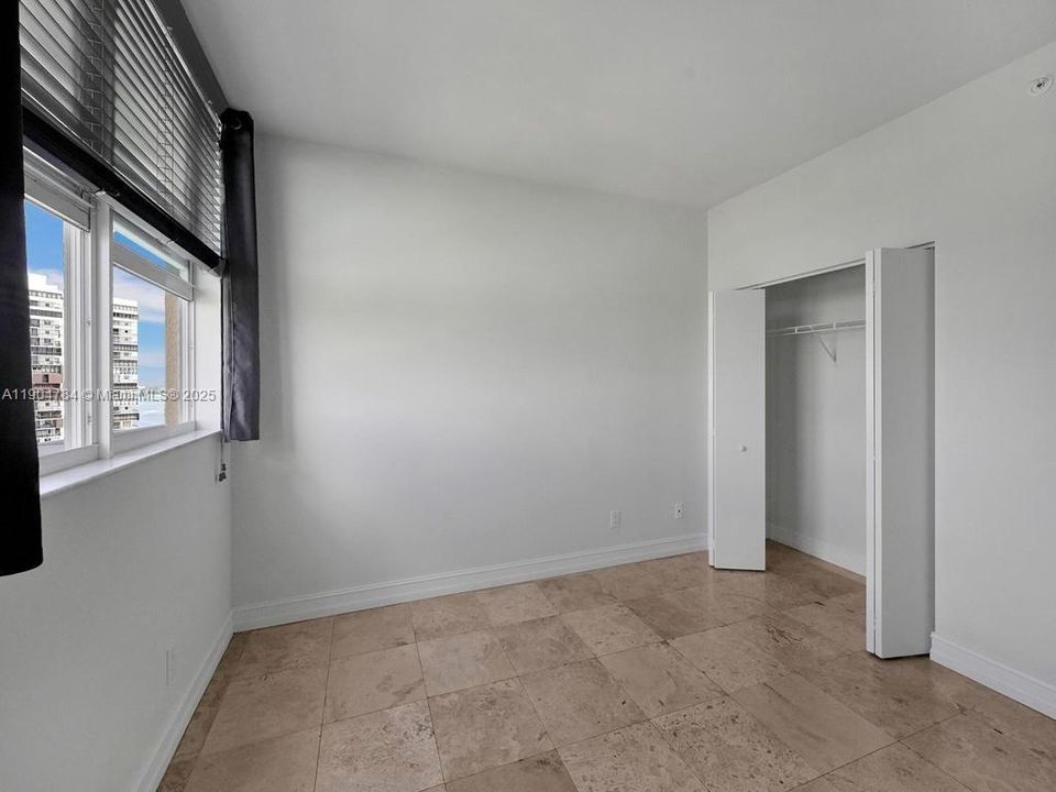 出租: $4,000 (2 贝兹, 2 浴室, 1120 平方英尺)