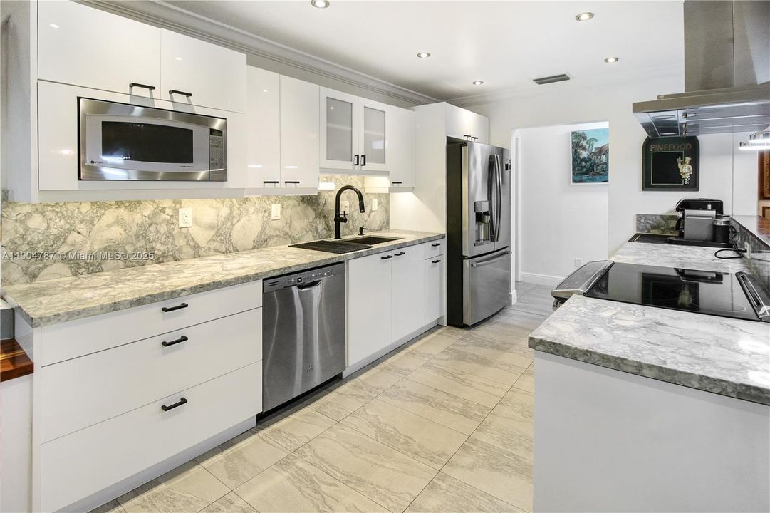 На продажу: $1,792,700 (4 спален, 3 ванн, 2654 Квадратных фут)