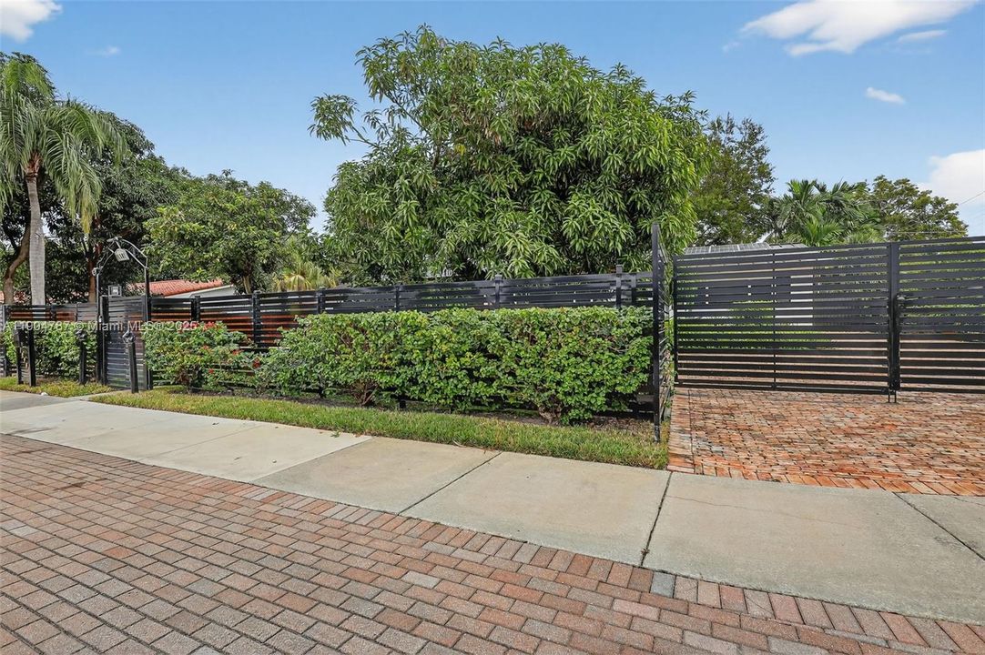 На продажу: $1,792,700 (4 спален, 3 ванн, 2654 Квадратных фут)